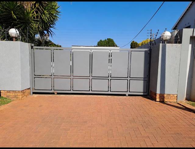 4 BEDROOM HOUSE FOR SALE IN WITFIELD